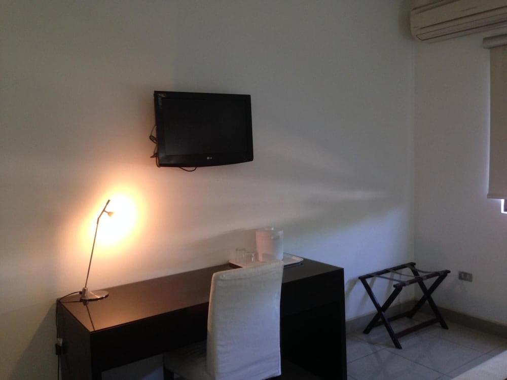 Hotel Brandts Los Robles De San Juan Манагуа Экстерьер фото